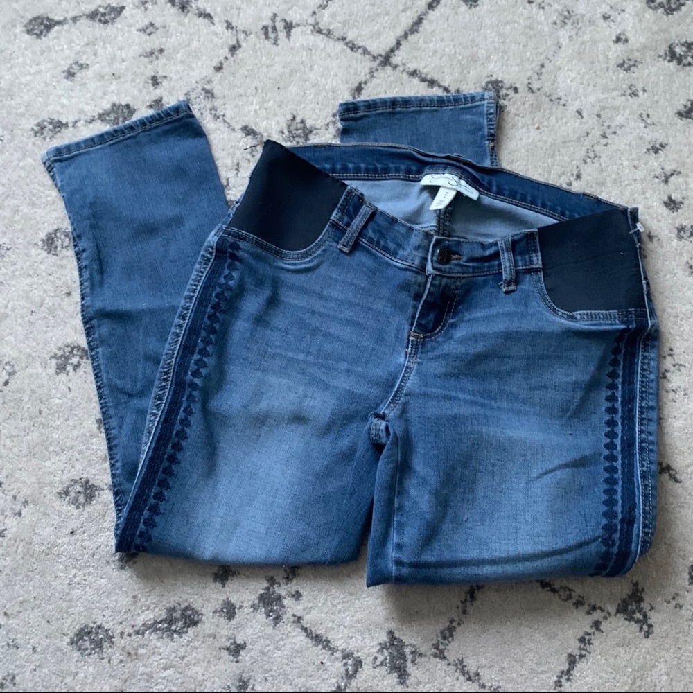 JESSICA SIMPSON MATERNITY Crop Jean